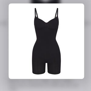 SKIMS 4x seamless sculpt mid thigh bodysuit | Onyx
